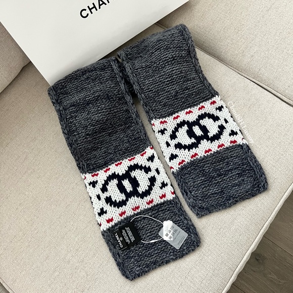 Auth BN Chanel CC Logo Blue Wool Knit Scarf/ Muffler - Picture 6 of 9